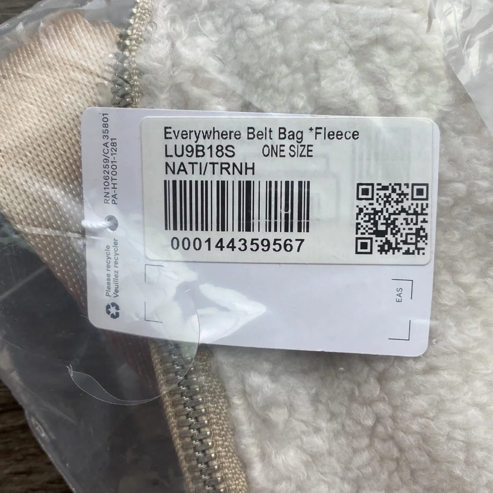 NWT Lululemon everywhere fleece belt bag Natural Ivory - Picture 6 of 7